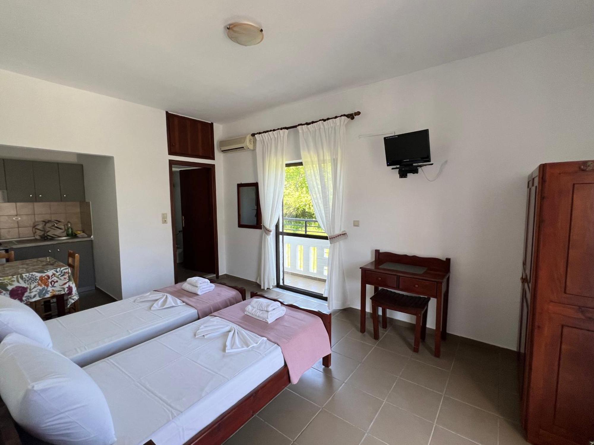 Zourpos Studios & Apartments Καλύβες Εξωτερικό φωτογραφία