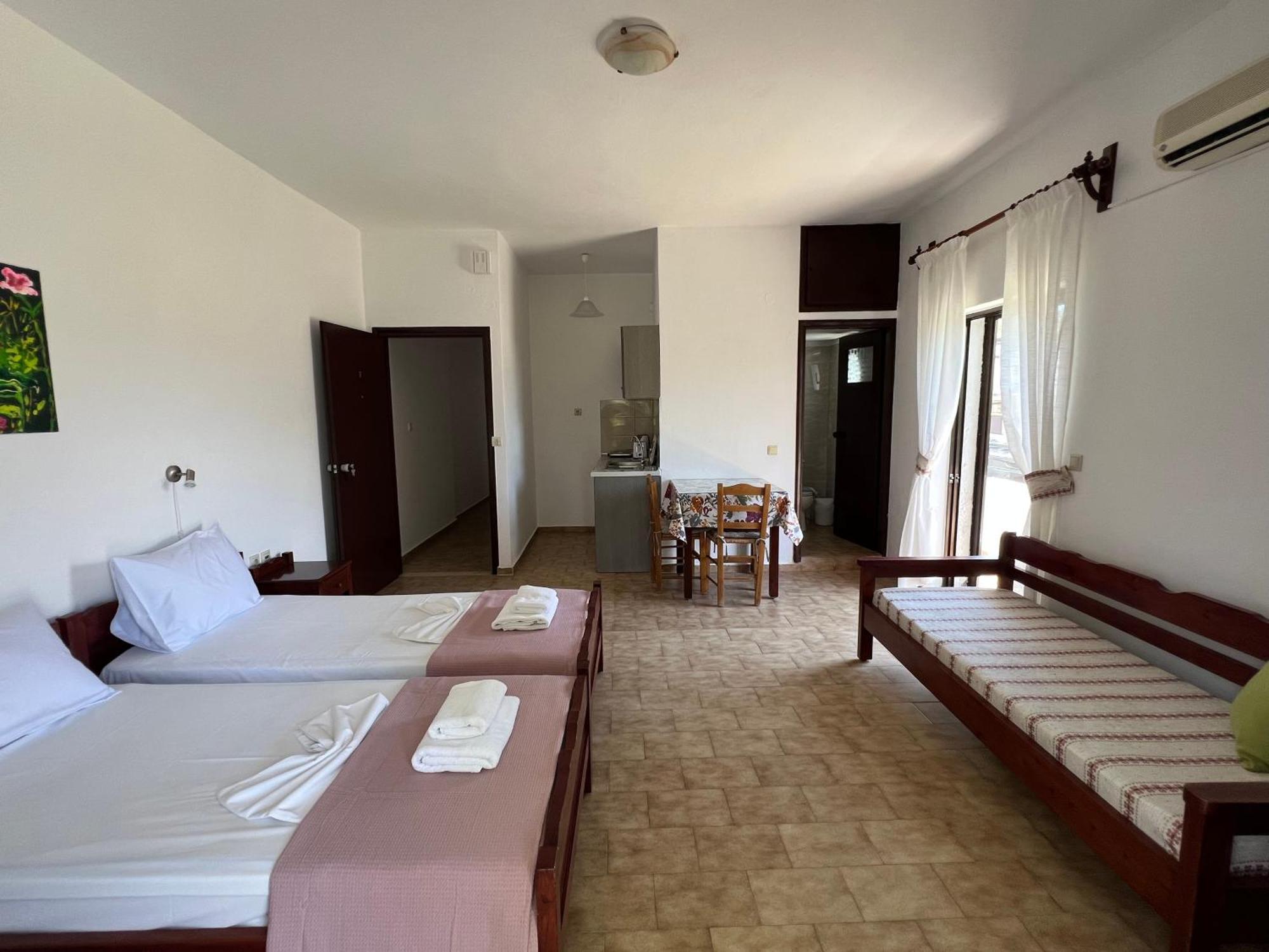 Zourpos Studios & Apartments Καλύβες Εξωτερικό φωτογραφία