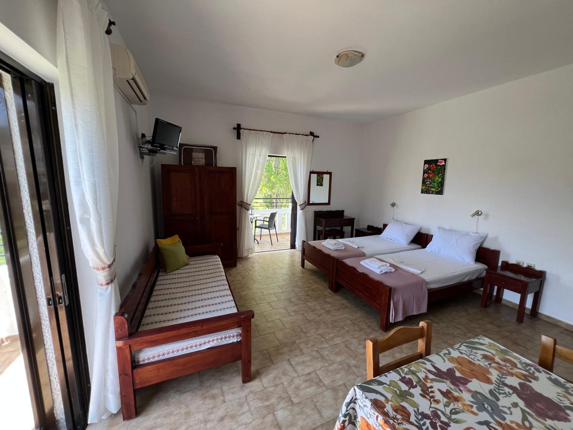 Zourpos Studios & Apartments Καλύβες Εξωτερικό φωτογραφία