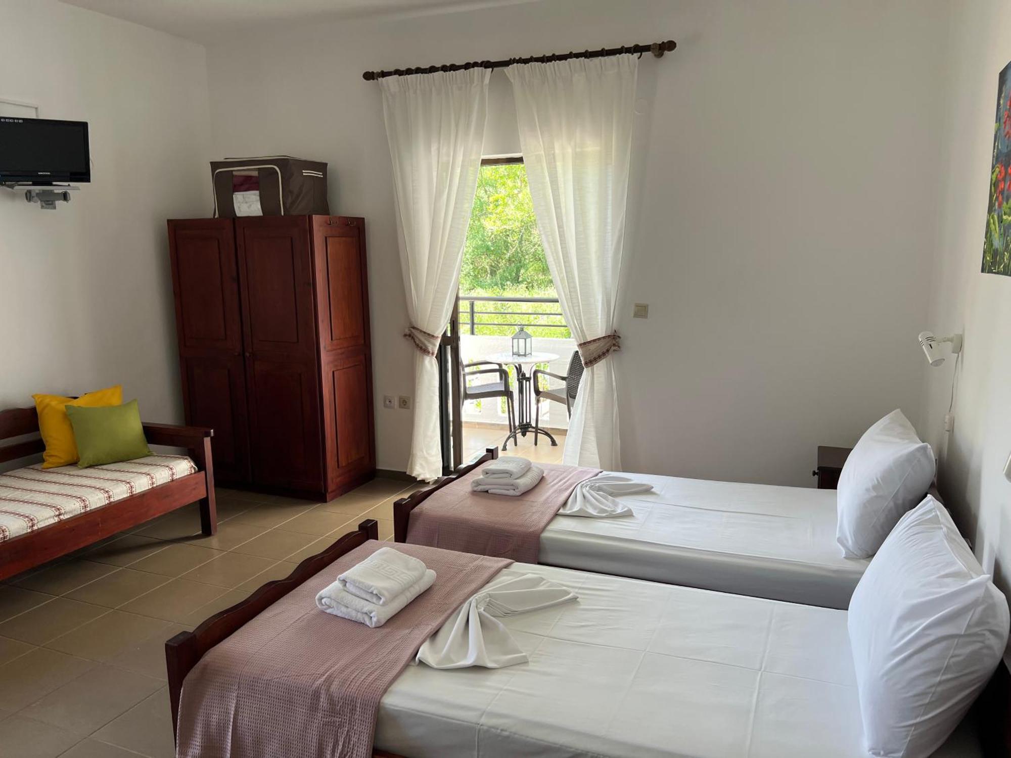 Zourpos Studios & Apartments Καλύβες Εξωτερικό φωτογραφία