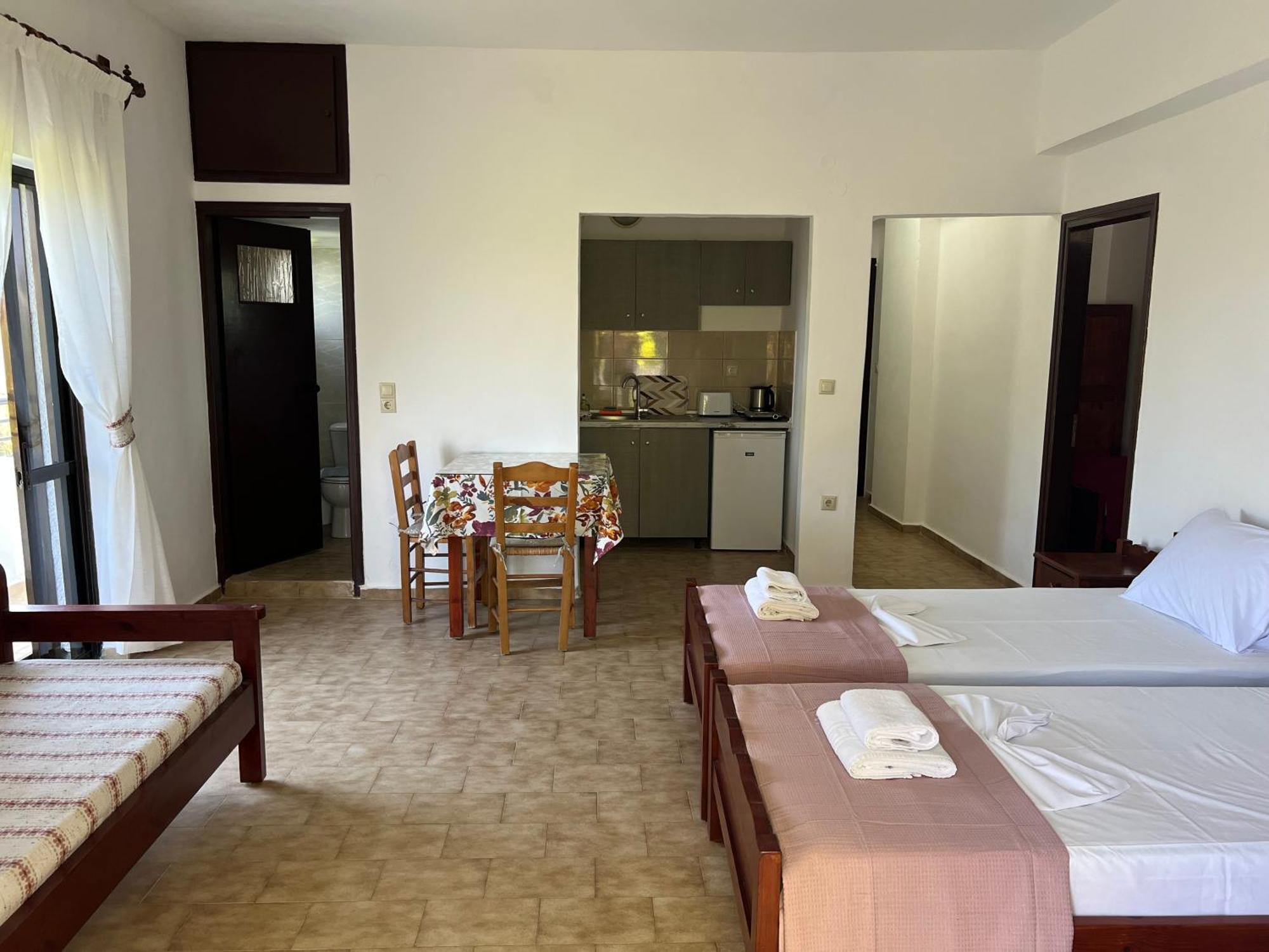 Zourpos Studios & Apartments Καλύβες Εξωτερικό φωτογραφία