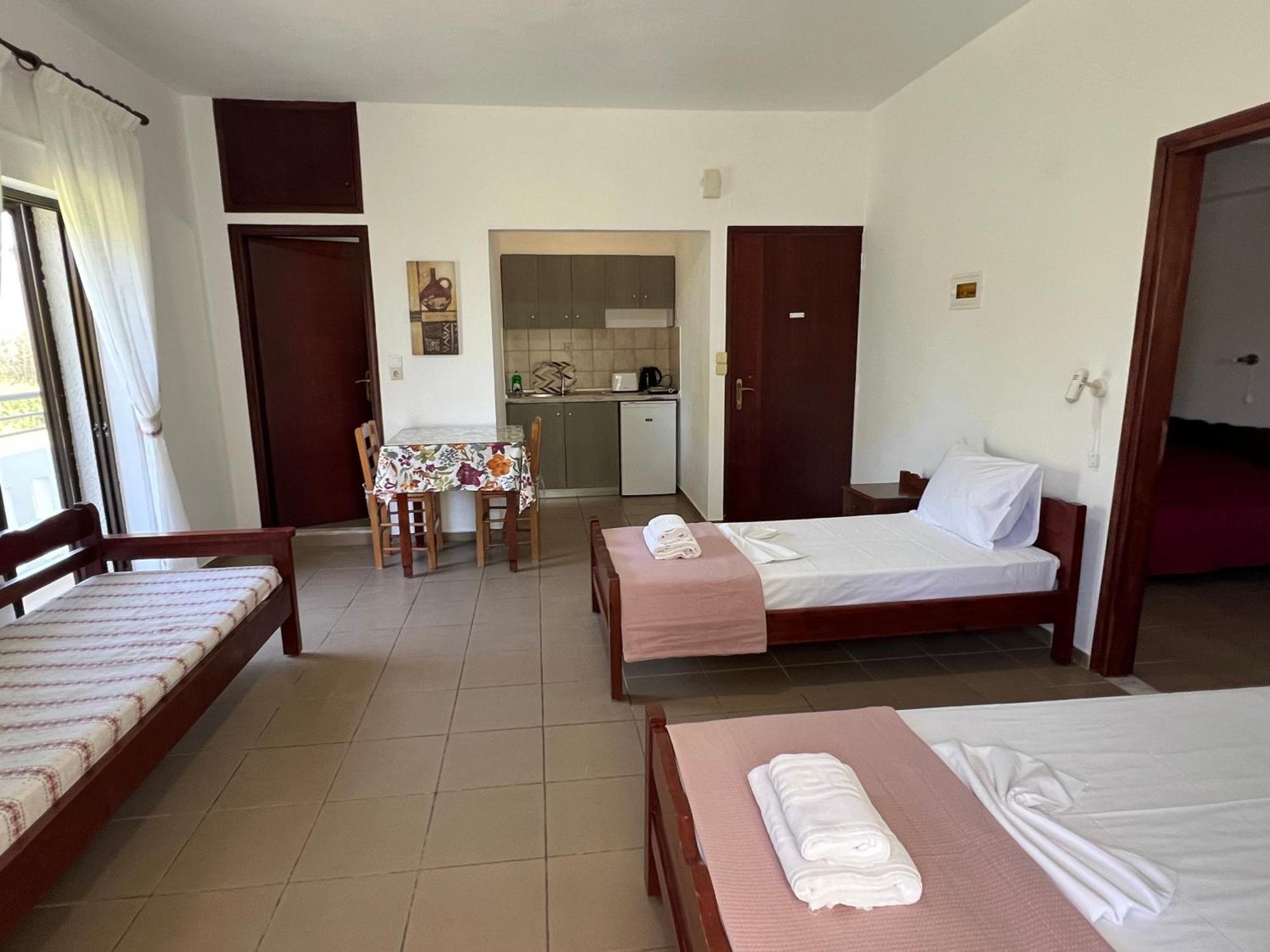 Zourpos Studios & Apartments Καλύβες Εξωτερικό φωτογραφία